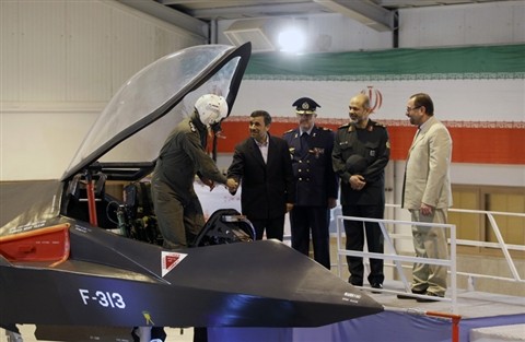Bộ trưởng Quốc phòng Ahmad Vahidi cho biết: Qaher-313 là máy bay hoàn toàn thiết kế trong nước và được xây dựng bởi các chuyên gia hàng không của chúng tôi. Nó có thể tránh radar và bay ở độ cao rất thấp, mang vũ khí để tấn công máy bay địch và cất cánh trên đường băng ngắn.